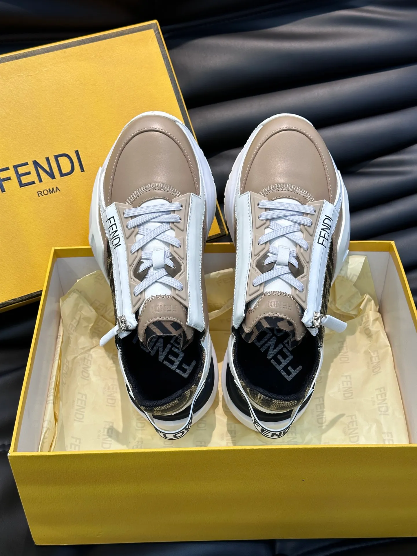 Men's shoes 💰p560 "Fend*" new men's casual sports shoes, equipped with elastic straps, side zippers, and corrugated soles engraved with F. Embossed Fendi Flow lettering on the heel. Made of technical fabric and a mix of blue and suede. Decorated with Lycra® details. FF graphic tongue. Ultra-light and wear-resistant EVA sole. Size: 38-44